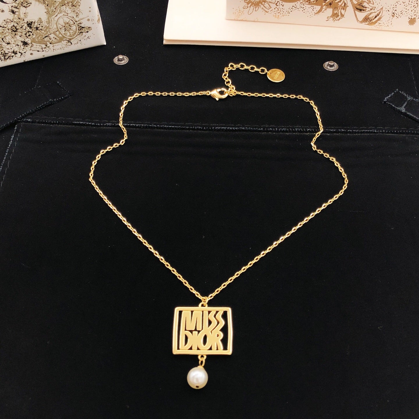 Pearl-Style Motif Pendant Necklace in Polished Metal-Tone with Pearl-Style Detail – Design 018 detail view