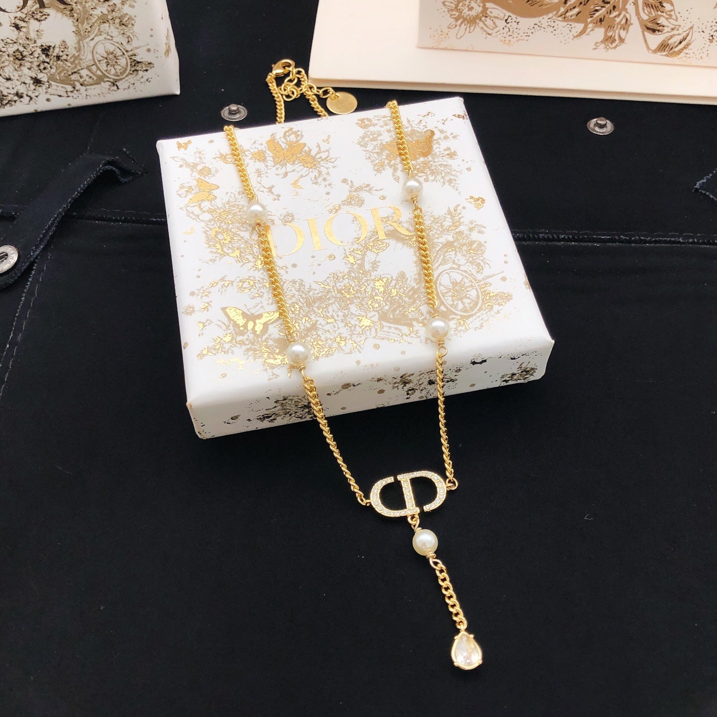 Sculptural Pendant Necklace in Polished Metal-Tone – Design 028 main product view