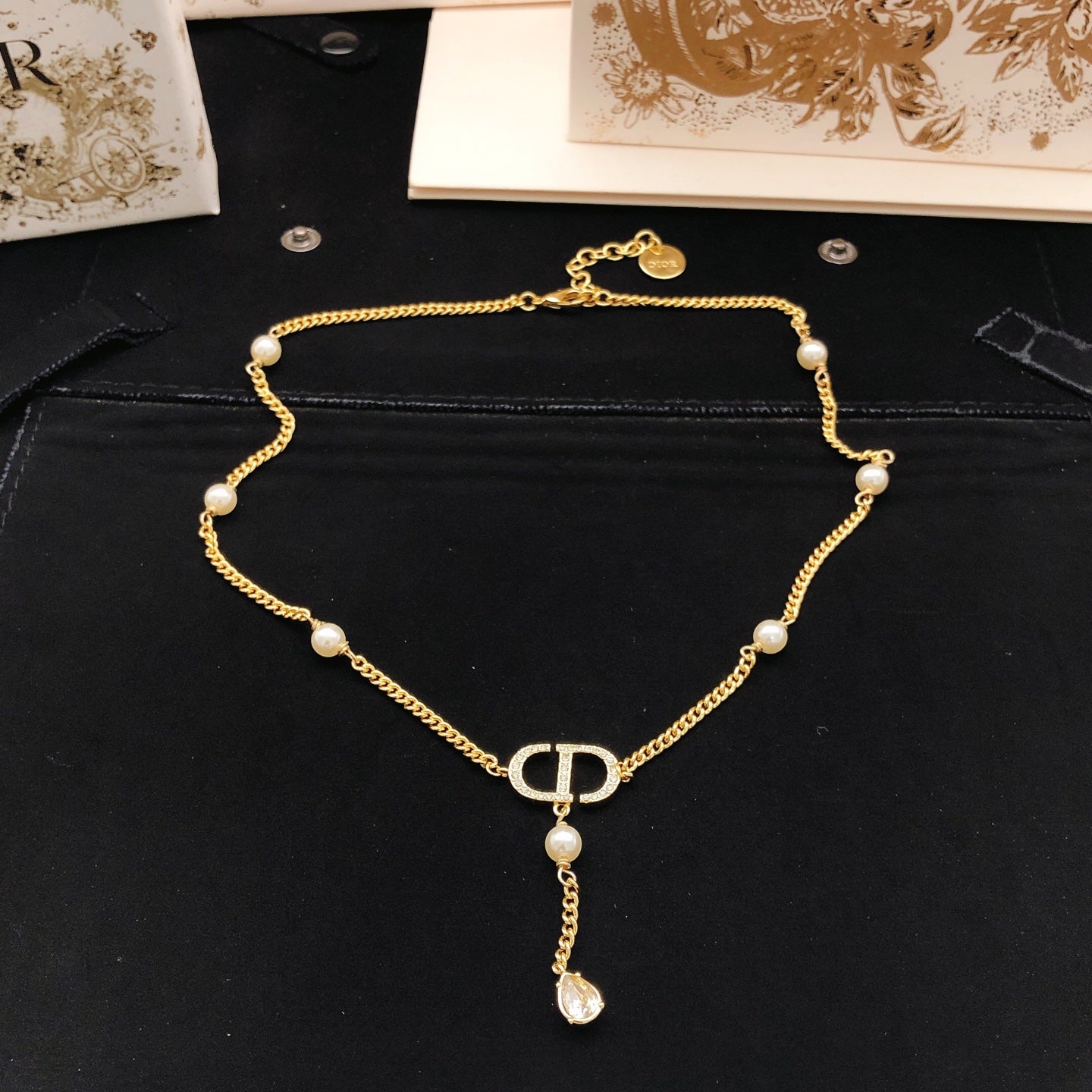 Sculptural Pendant Necklace in Polished Metal-Tone – Design 028 detail view
