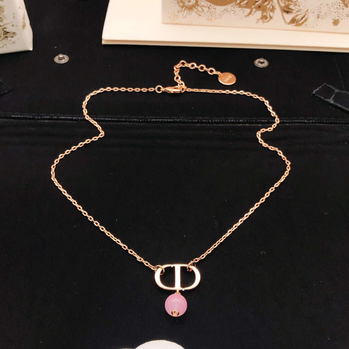 Pearl-Style Motif Pendant Necklace in Rose-Gold-Tone with Pearl-Style Detail – Design 002 detail view