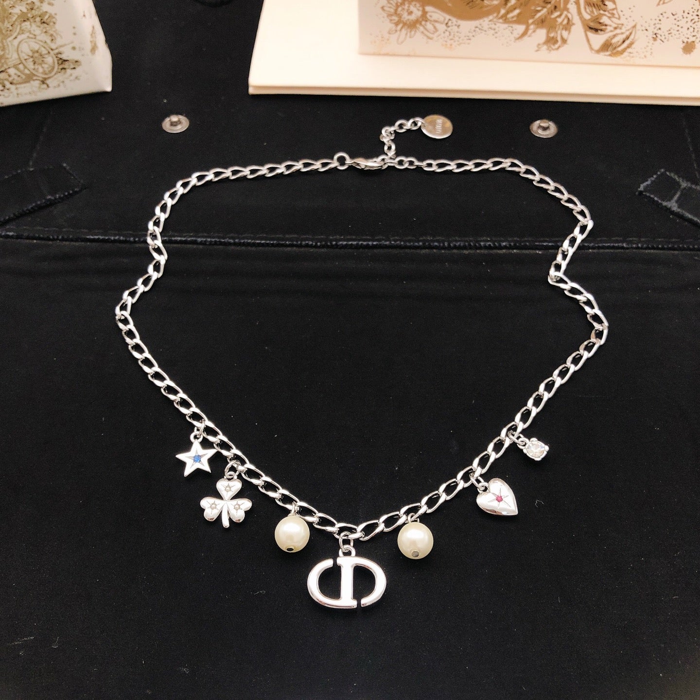Heart Motif Pendant Necklace in Polished Metal-Tone – Design 010 detail view