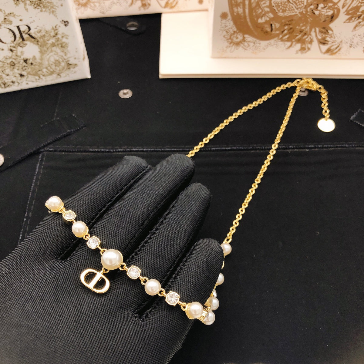 Pearl-Style Motif Pendant Necklace in Polished Metal-Tone with Pearl-Style Detail – Design 016 side detail