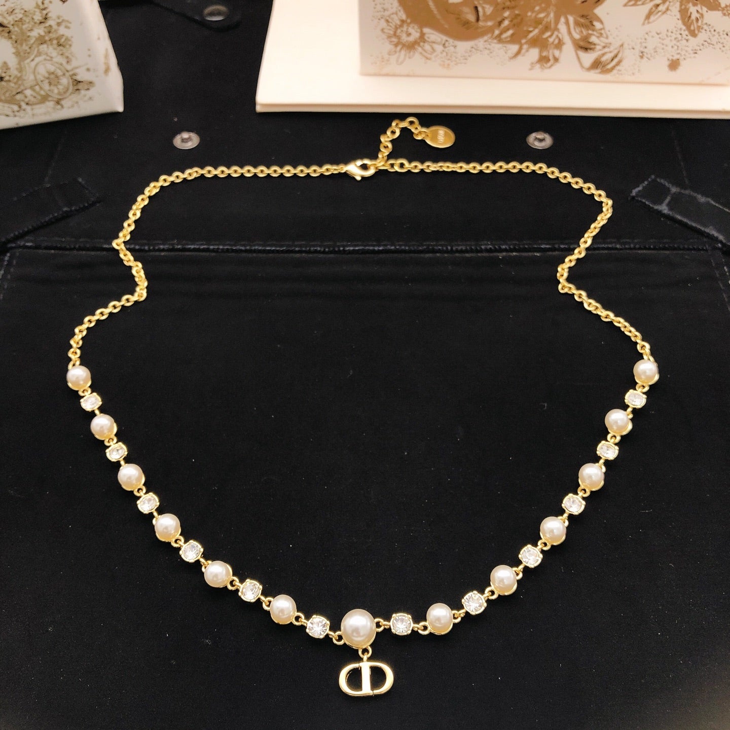 Pearl-Style Motif Pendant Necklace in Polished Metal-Tone with Pearl-Style Detail – Design 016 detail view