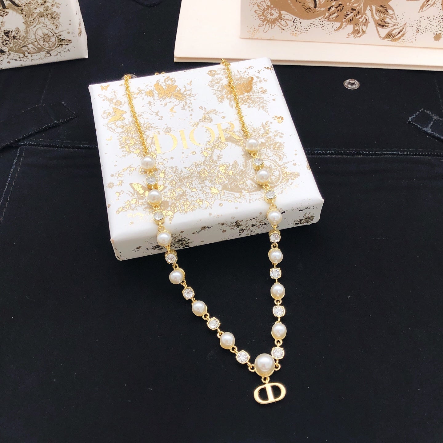Pearl-Style Motif Pendant Necklace in Polished Metal-Tone with Pearl-Style Detail – Design 016 main product view