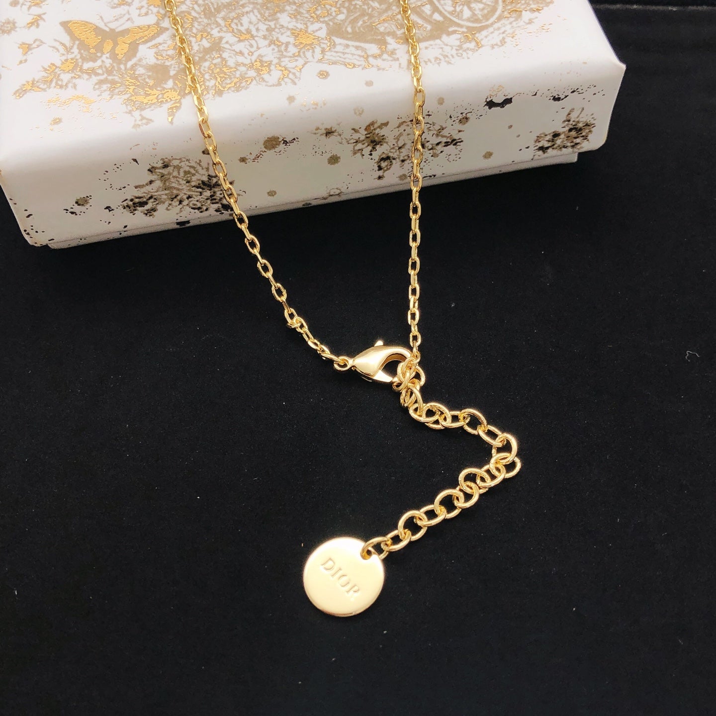 Pearl-Style Motif Pendant Necklace in Polished Metal-Tone with Pearl-Style Detail – Design 015 front view