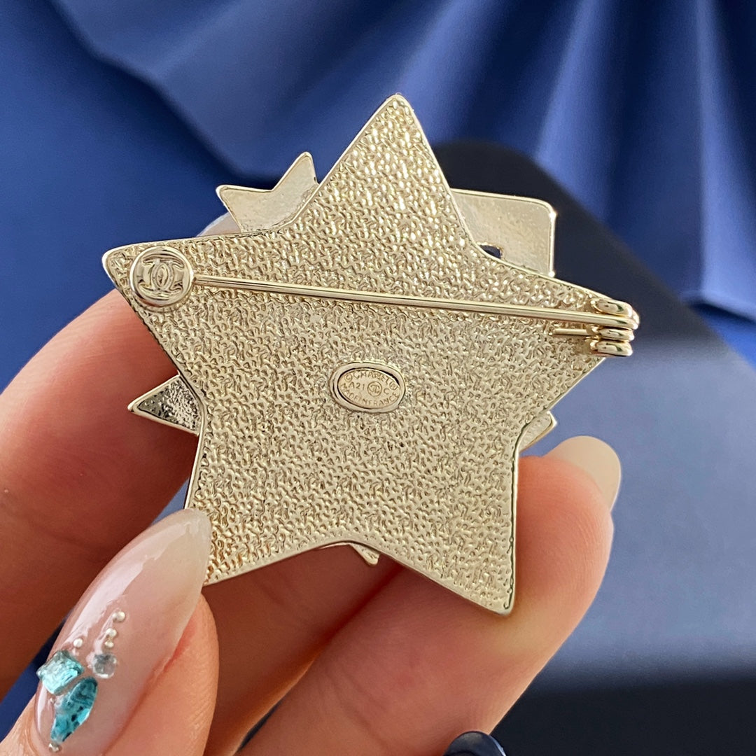 Double-C Emblem Brooch in Gold-Tone – Star Detail – Design 002 main product view