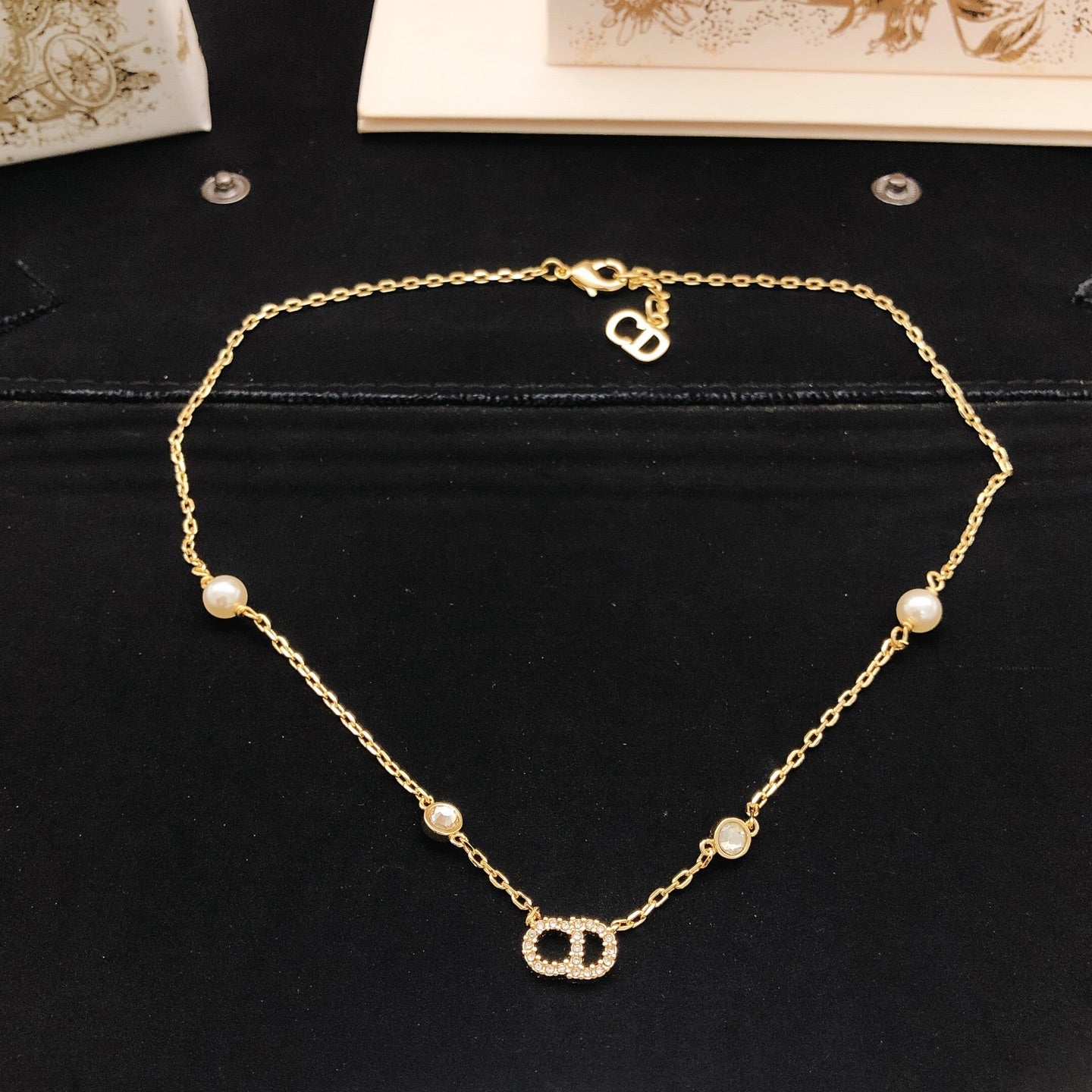 Graphic Letter Motif Pendant Necklace in Polished Metal-Tone – Design 021 detail view