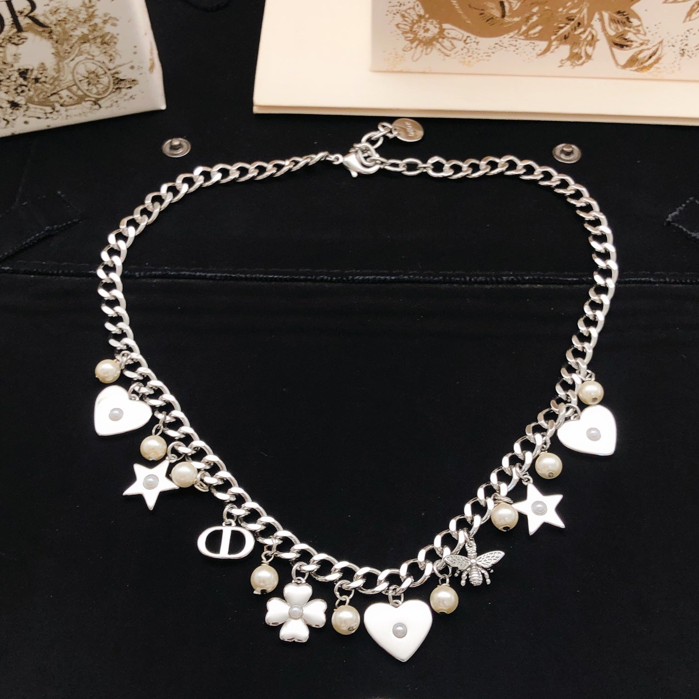 Heart Motif Pendant Necklace in Polished Metal-Tone – Design 009 detail view