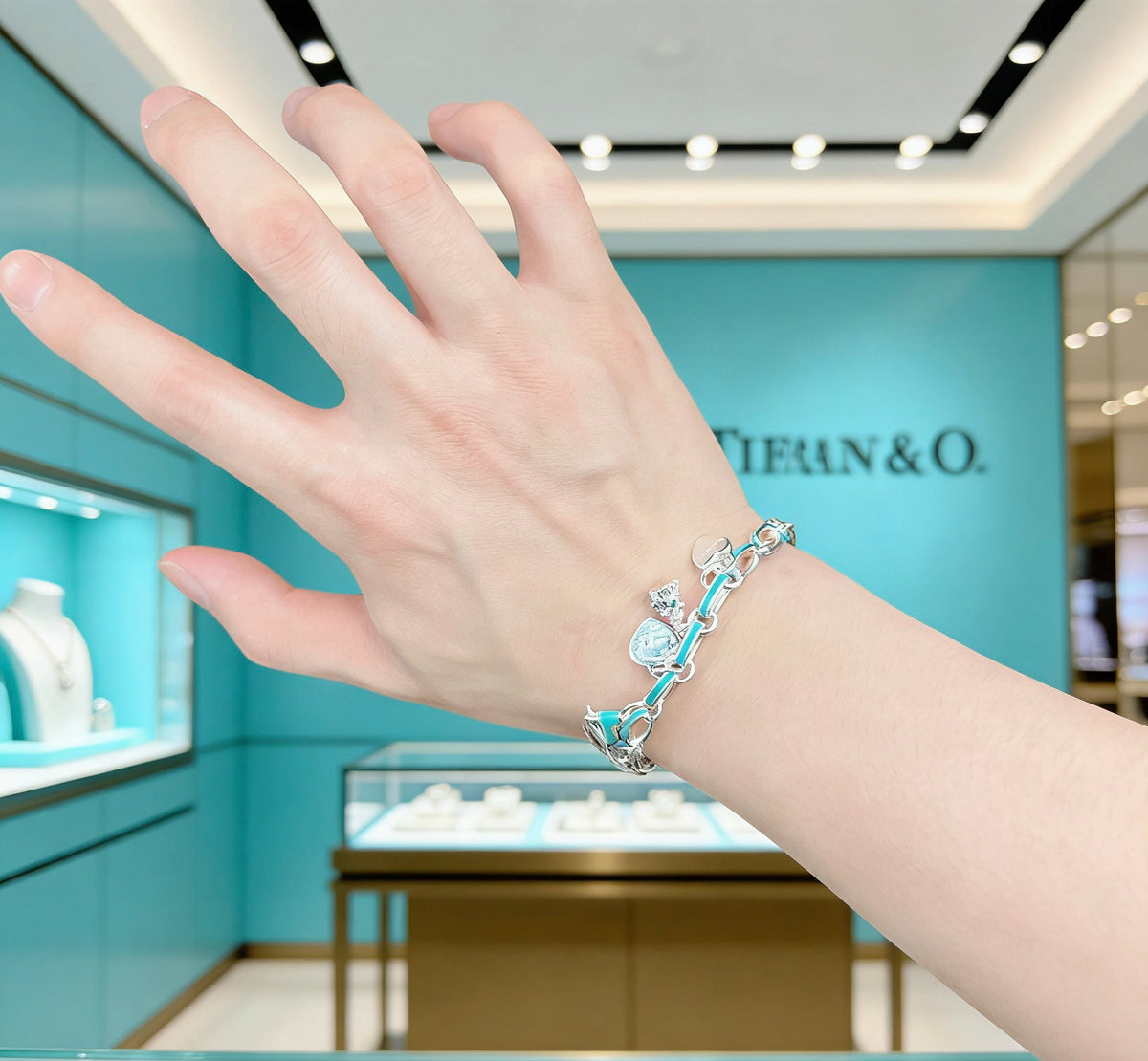 Signature Motif Bracelet in Silver-Tone – Vintage Detail – Design 62 detail view
