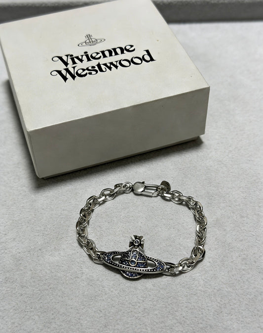 Orb-Inspired Emblem Bracelet in Silver-Tone – Vintage Detail – Design 010 main product view