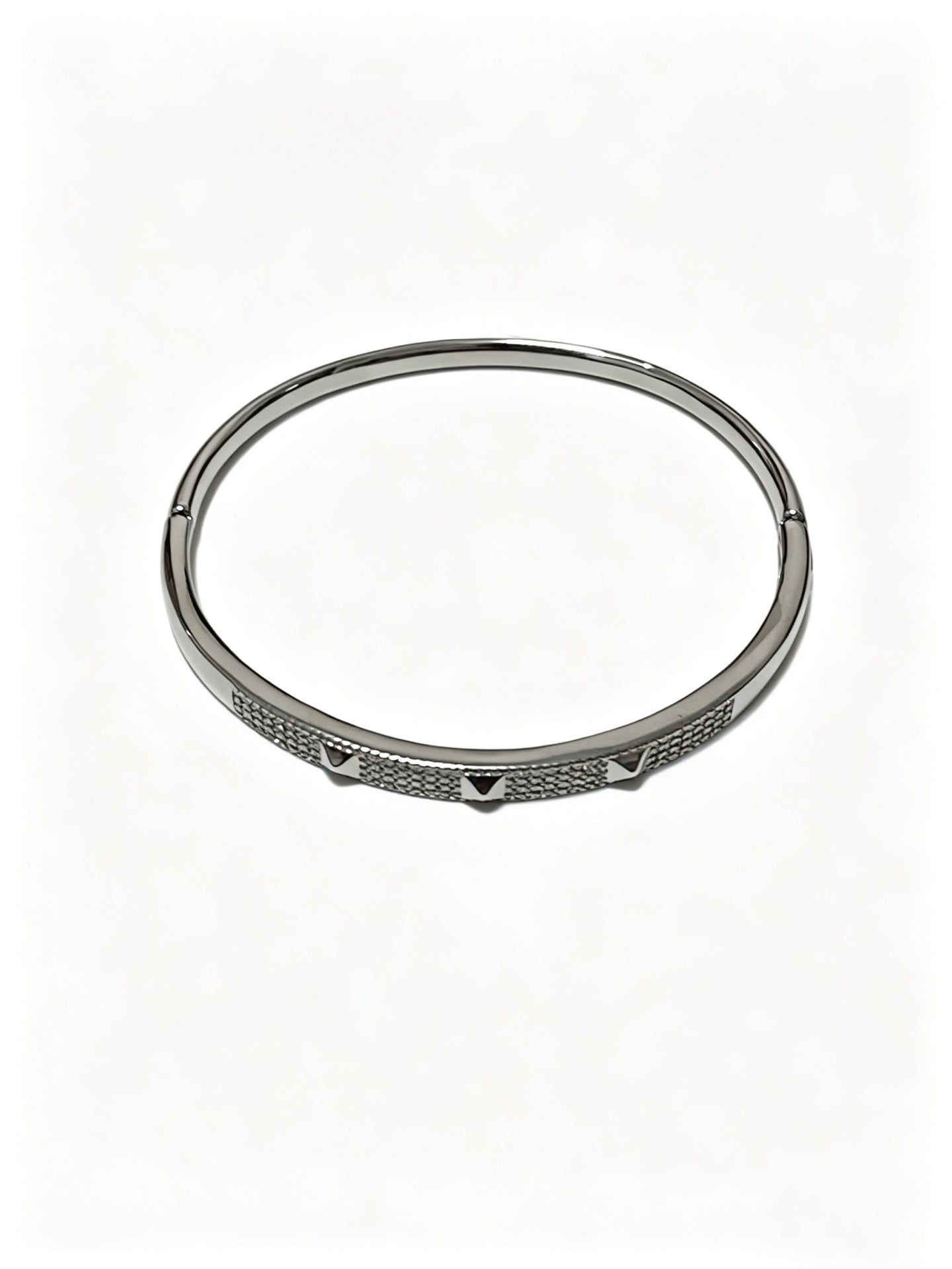 Sculptural Statement Bracelet in Gold-Tone – Design 113 detail view