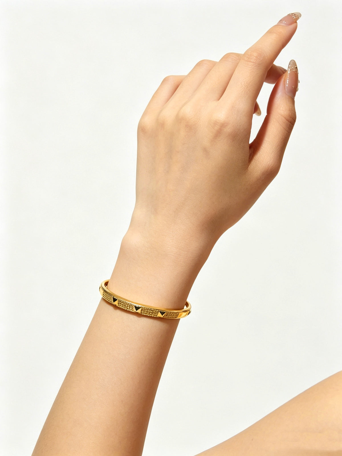 Sculptural Statement Bracelet in Gold-Tone – Design 112 detail view