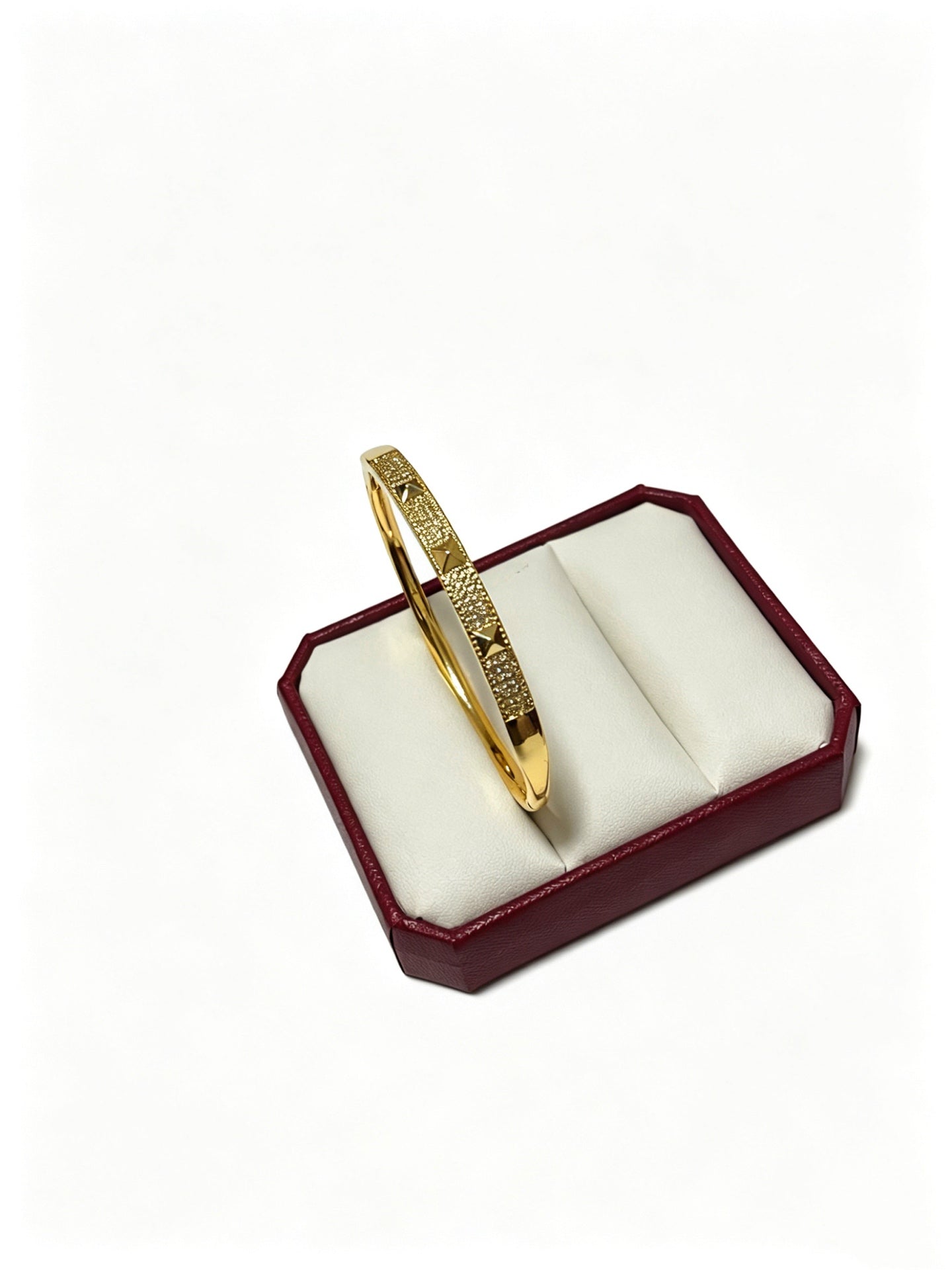 Sculptural Statement Bracelet in Gold-Tone – Design 112 detail view