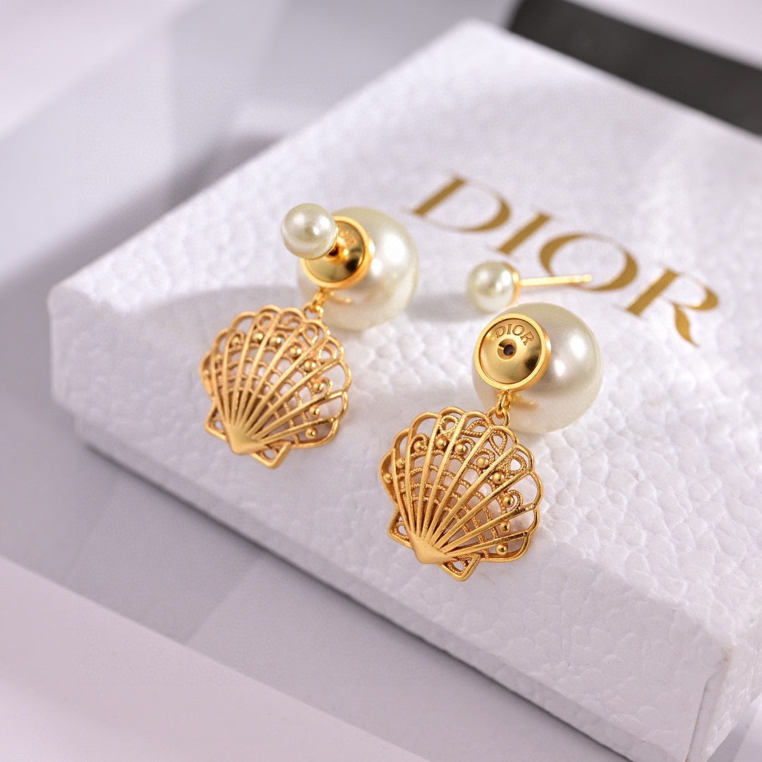 Graphic Letter Motif Statement Earrings in Polished Metal-Tone – Design 042 side detail