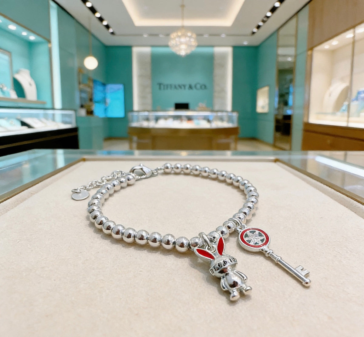 Signature Motif Bracelet in Silver-Tone – Vintage Detail – Design 65 main product view