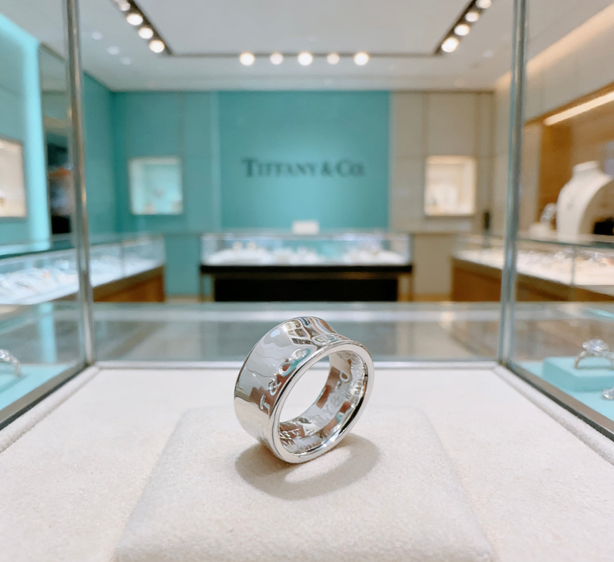 Signature Motif Statement Ring in Silver-Tone – Design 03 styled product view