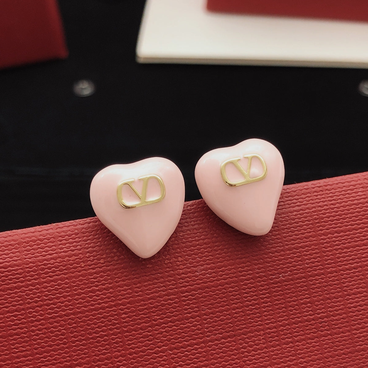 Heart Stud Earrings in Gold-Tone – Pink – Design 02 detail view