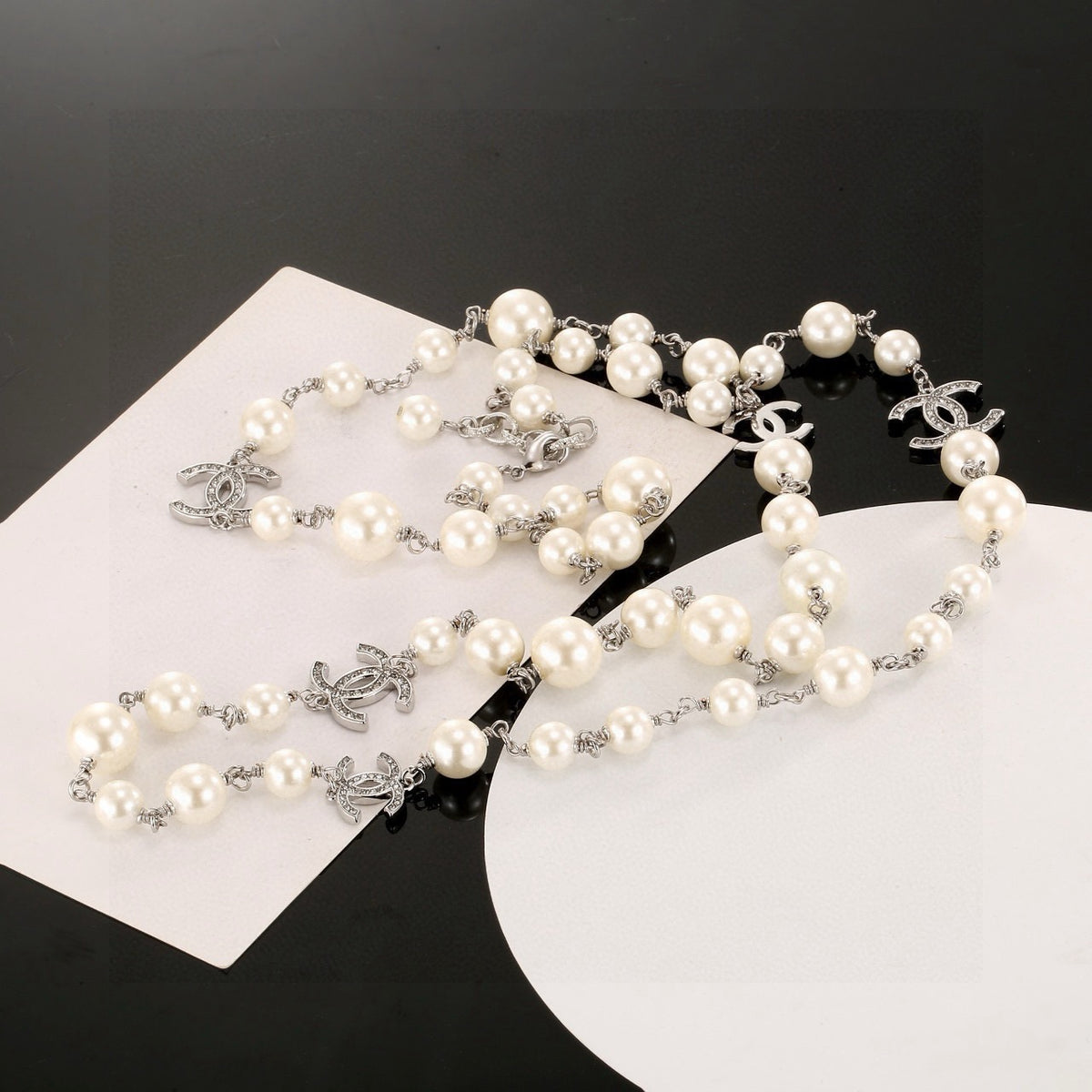 Pearl Pearl-Detail Pendant Necklace – Pearl Detail – Design 048 side detail
