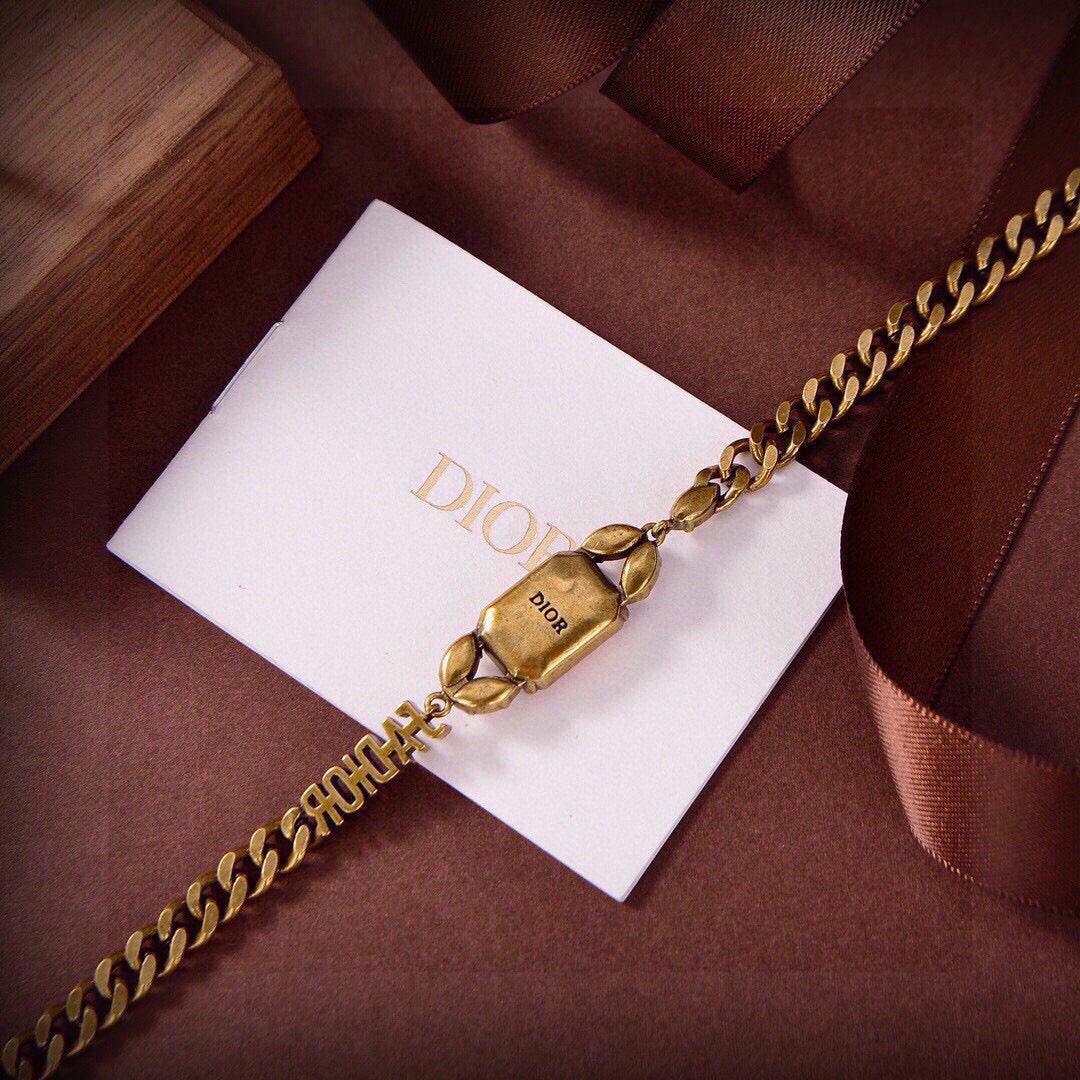 Sculptural Pendant Necklace in Polished Metal-Tone with Vintage-Style Finish – Design 003 front view