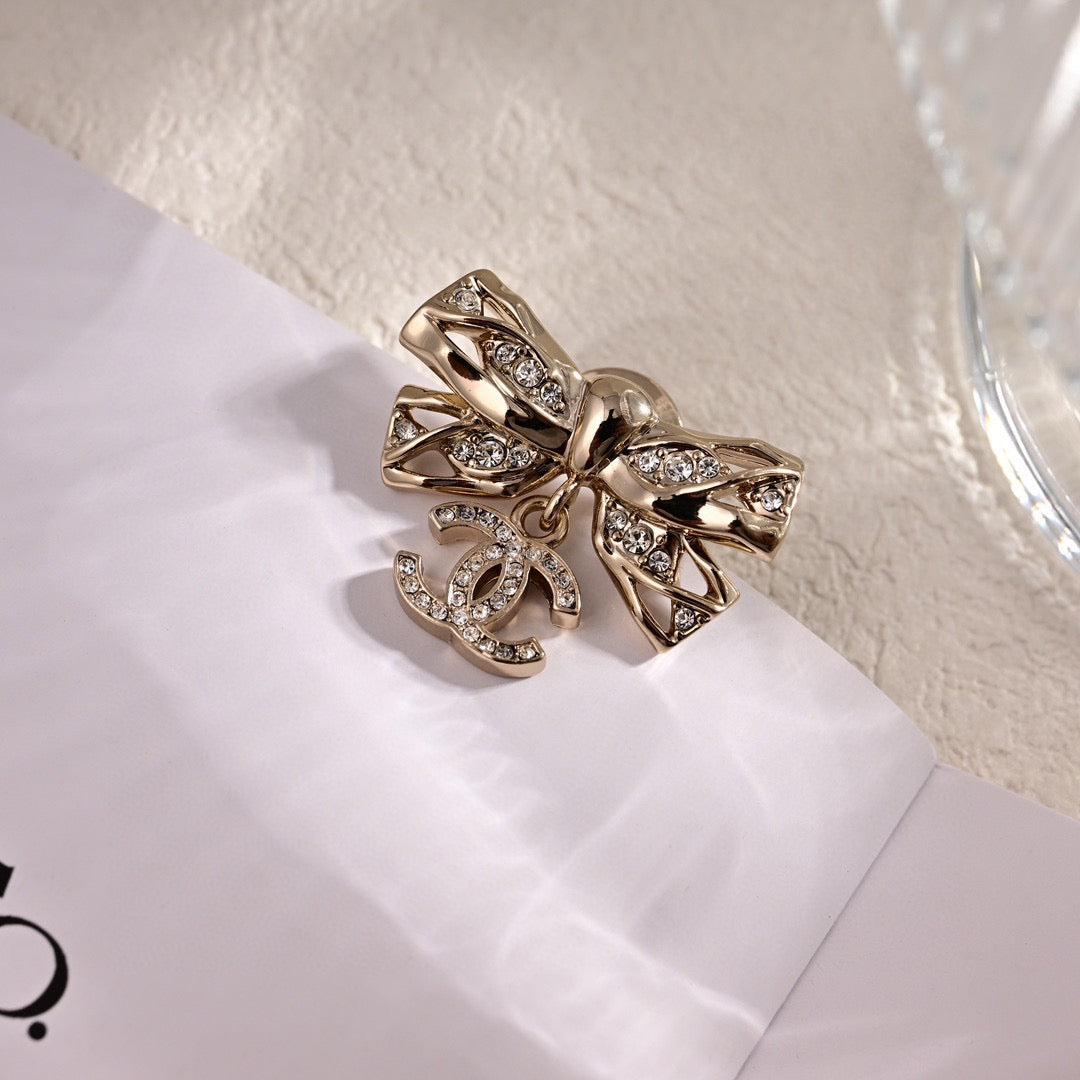 Signature Emblem Brooch in Polished Metal-Tone – Design 049 detail view