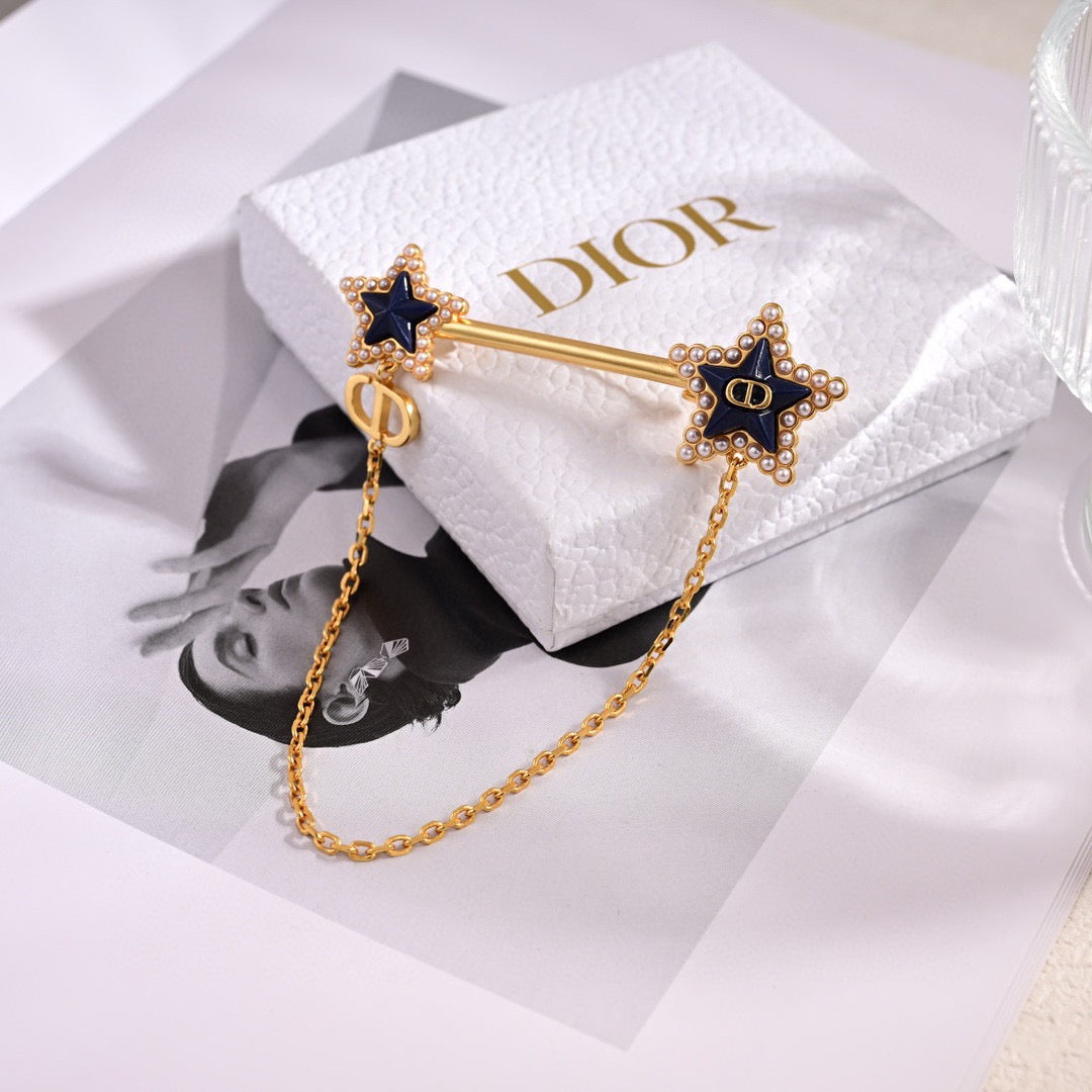 Star Motif Brooch Pin in Polished Metal-Tone – Design 008 detail view