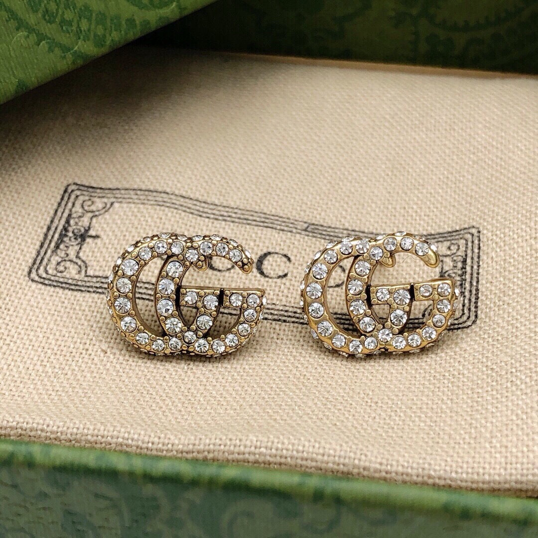 Double-G Emblem Stud Earrings in Polished Metal-Tone – Design 004 side detail