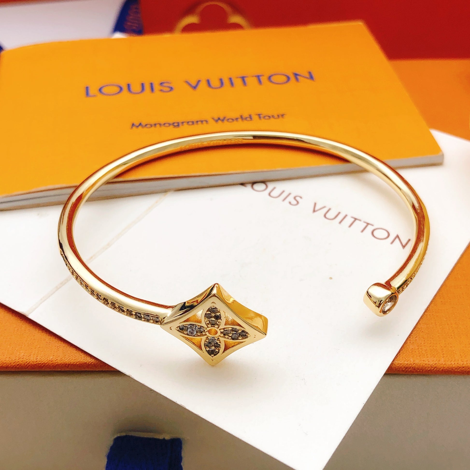 Geometric Emblem Bangle in Gold-Tone – Design 001 side detail