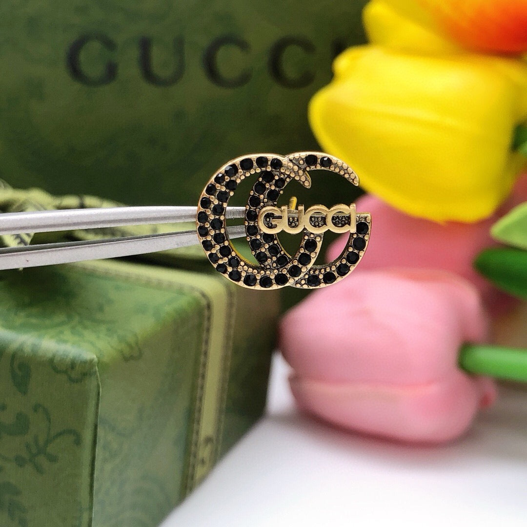 Double-G Emblem Stud Earrings in Polished Metal-Tone – Design 003 detail view