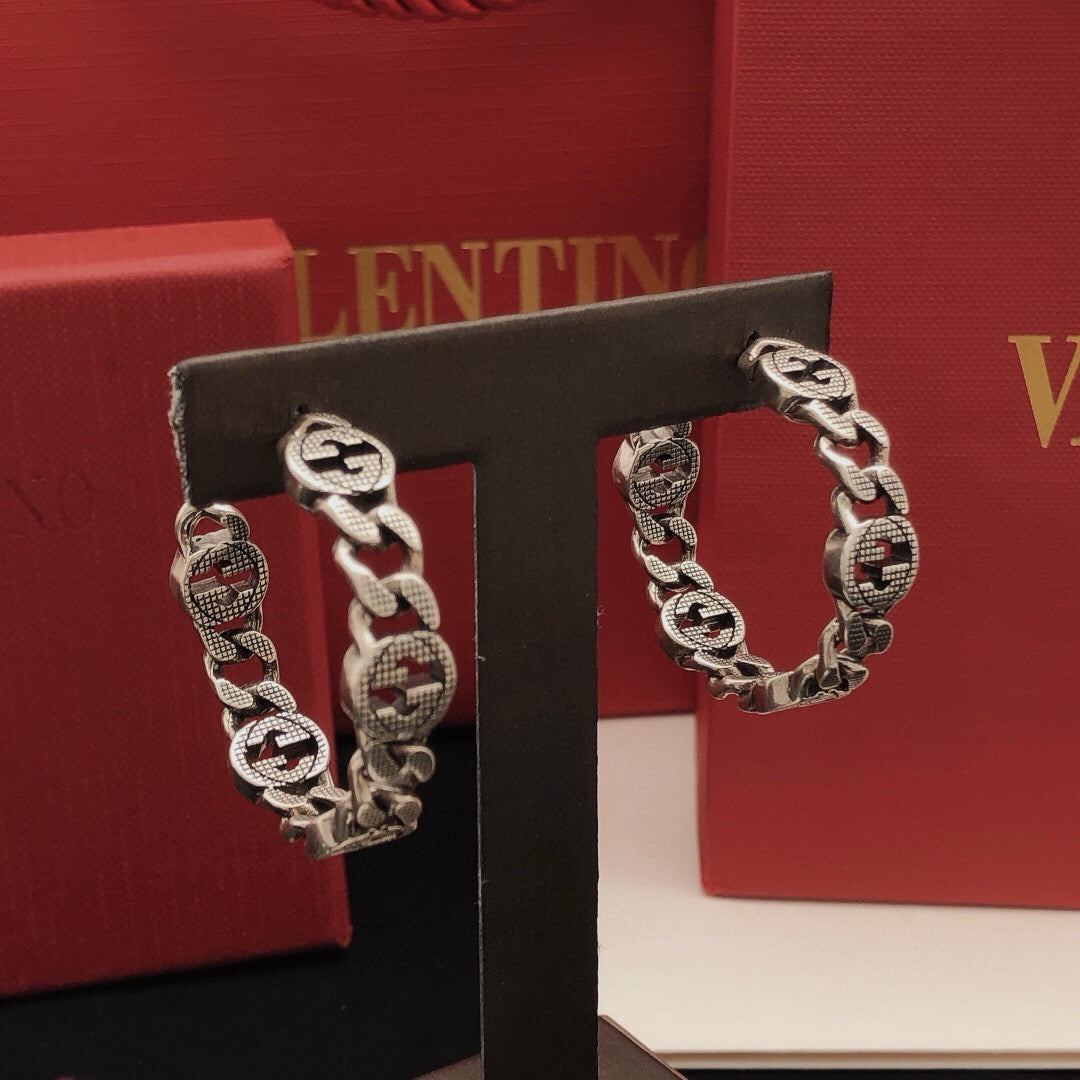 Geometric Emblem Jewelry Accessory in Silver-Tone – Vintage Detail main product view