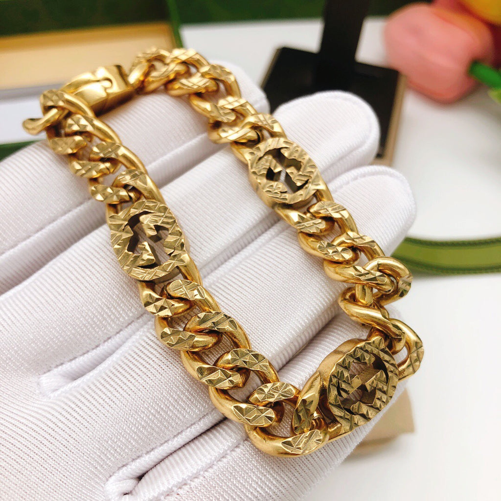 Double-G Emblem Bracelet in Polished Metal-Tone – Design 026 detail view