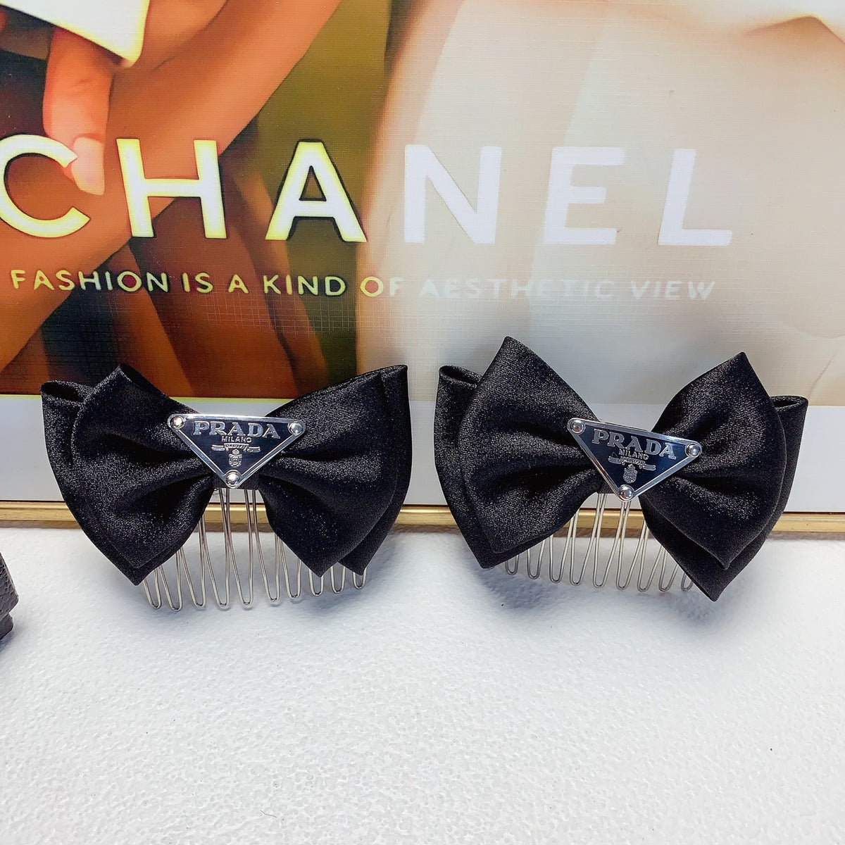 Bow Hair Clip Set close-up view
