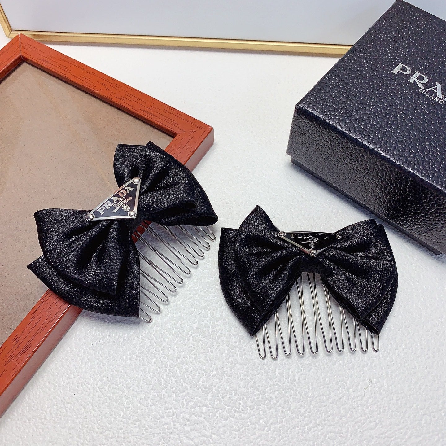 Bow Hair Clip Set side detail