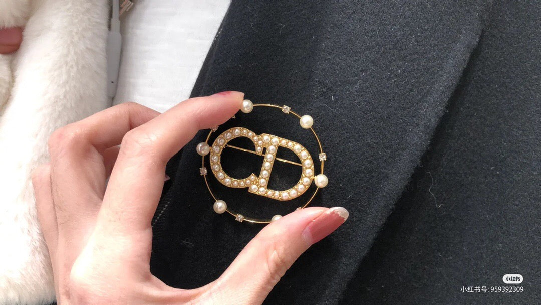 Sculptural Brooch Pin in Polished Metal-Tone – Design 026 main product view