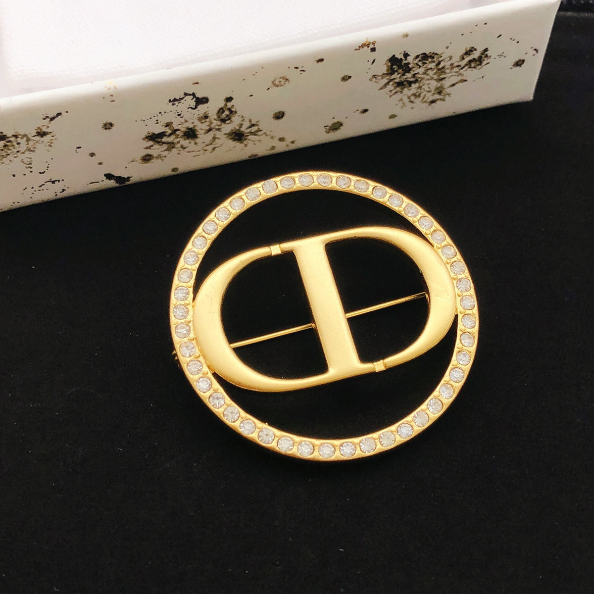 Sculptural Brooch Pin in Polished Metal-Tone – Design 006 side detail