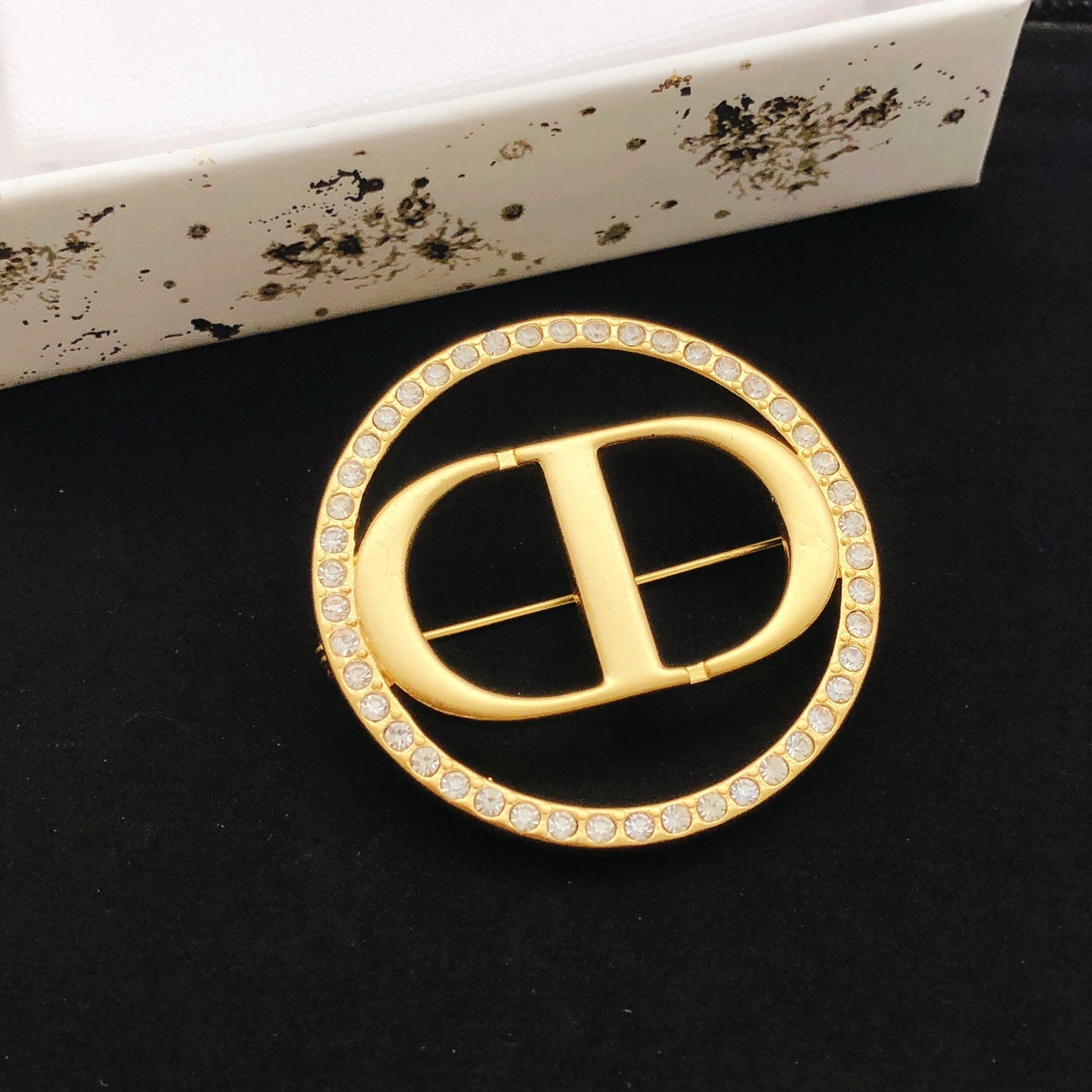 Sculptural Brooch Pin in Polished Metal-Tone – Design 025 side detail