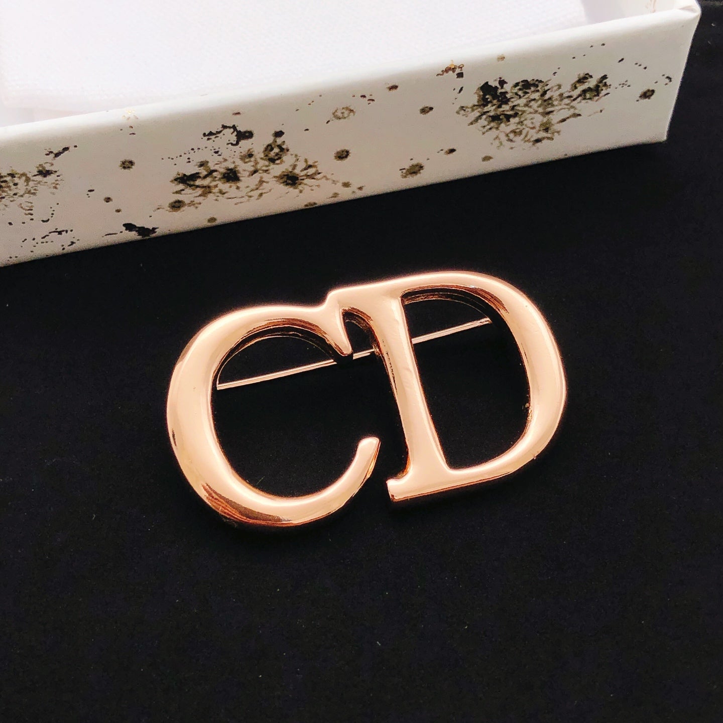 Floral Motif Brooch Pin in Rose-Gold-Tone – Design 001 detail view