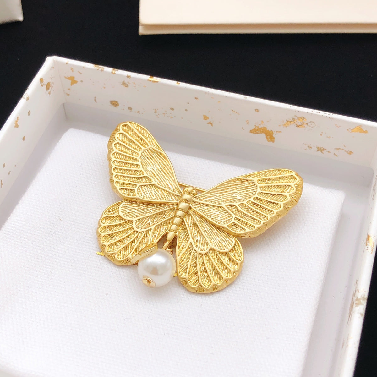 Bow & Butterfly Motif Brooch Pin in Polished Metal-Tone – Design 001 detail view