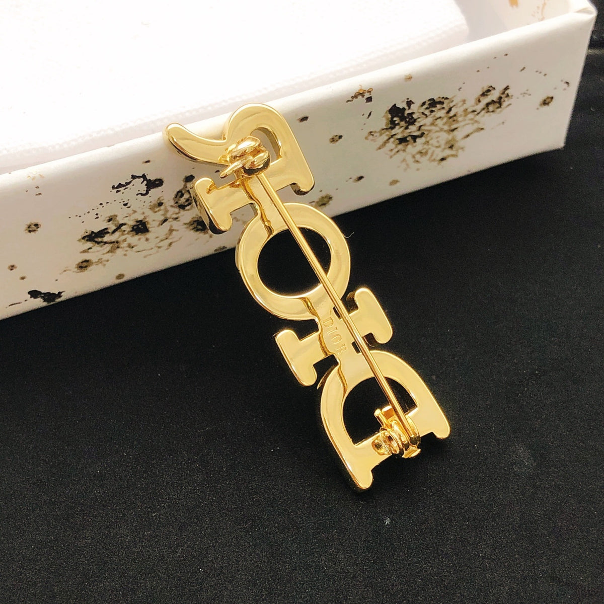 Graphic Letter Motif Brooch Pin in Polished Metal-Tone – Design 013 detail view