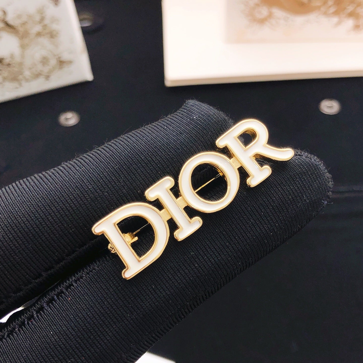 Graphic Letter Motif Brooch Pin in Polished Metal-Tone – Design 002 side detail