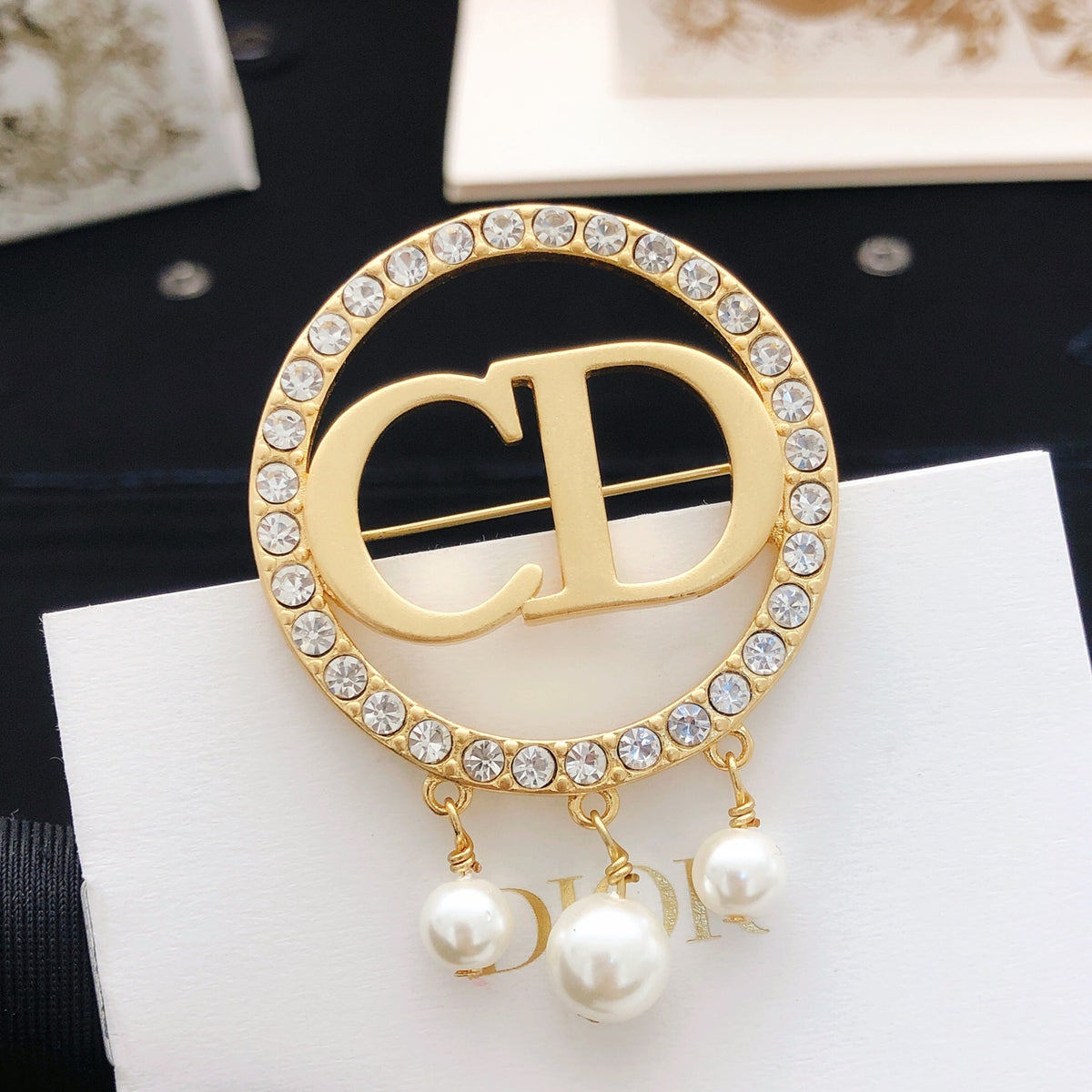 Pearl-Style Motif Brooch Pin in Polished Metal-Tone with Pearl-Style Detail – Design 002 side detail