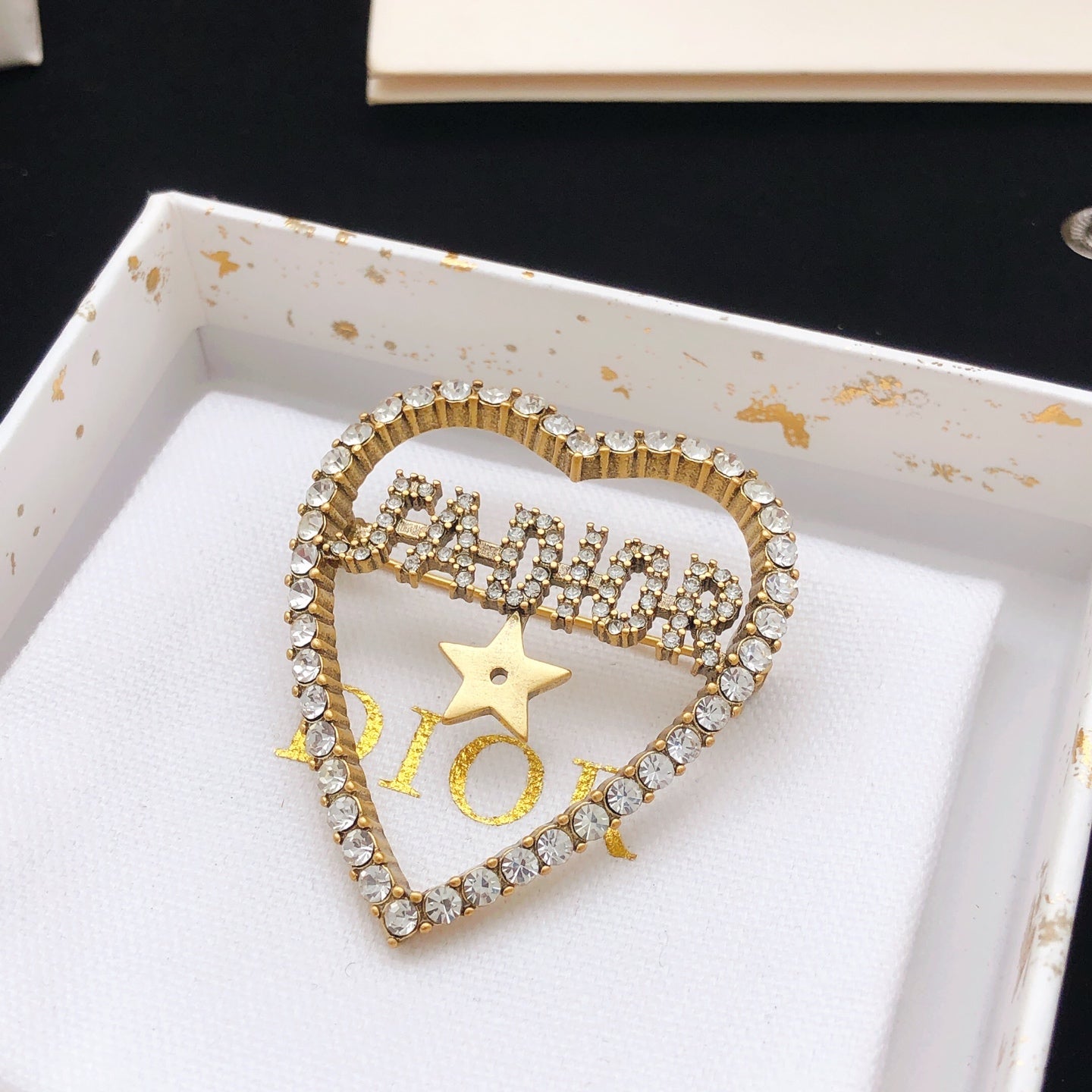 Heart Motif Brooch Pin in Polished Metal-Tone – Design 002 detail view