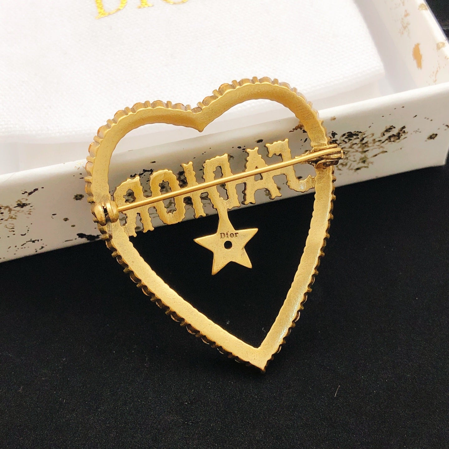Heart Motif Brooch Pin in Polished Metal-Tone – Design 001 side detail