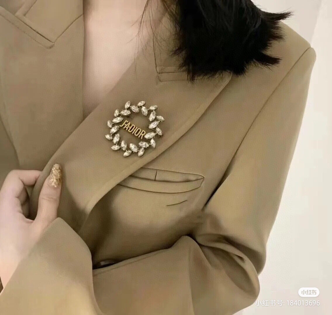 Sculptural Brooch Pin in Polished Metal-Tone – Design 020 main product view