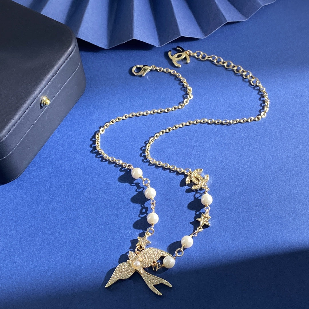 Letter Pearl-Detail Pendant Necklace – Pearl Detail – Design 005 close-up detail
