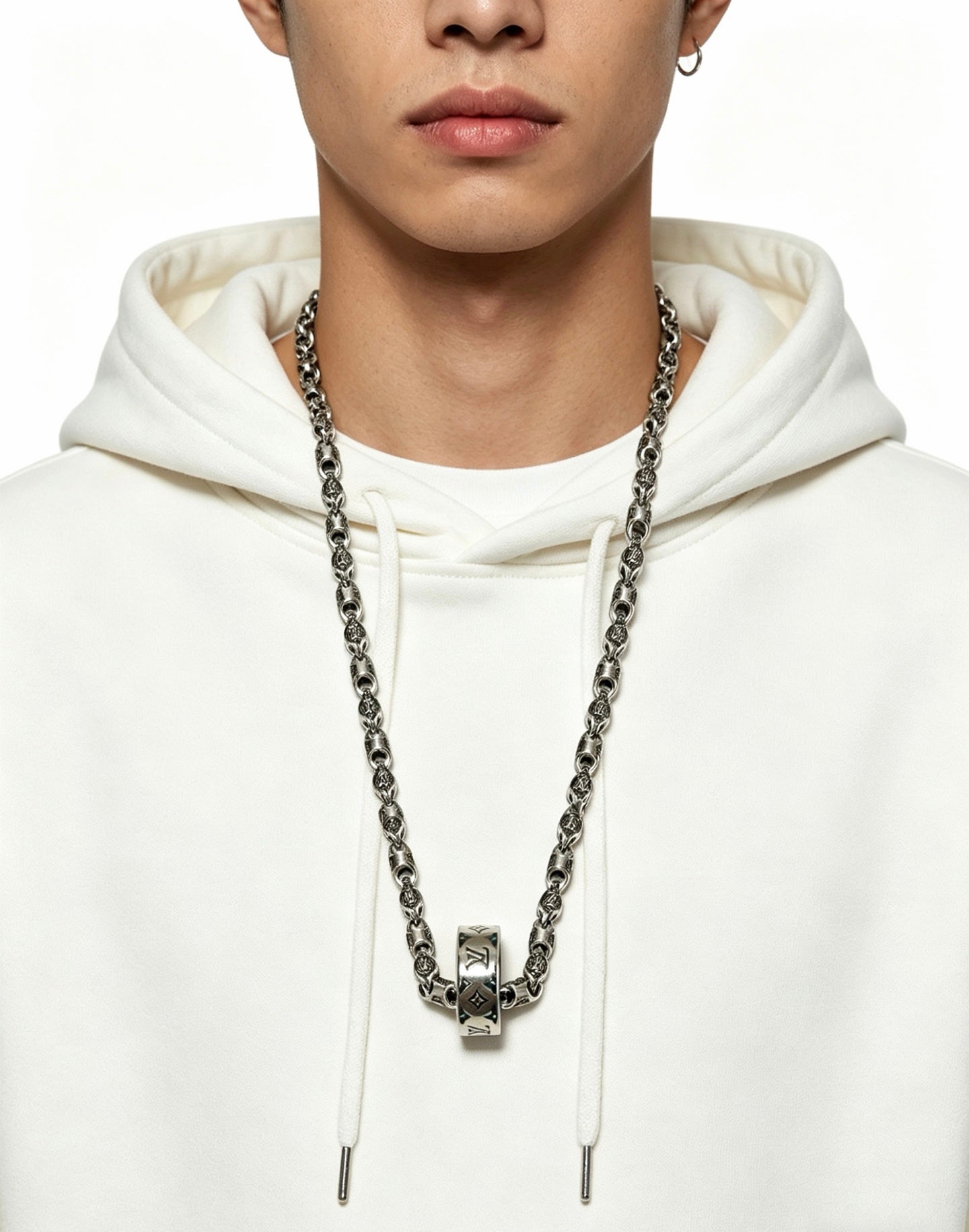 Chain Pendant Necklace in Silver-Tone – Design 032 close-up detail