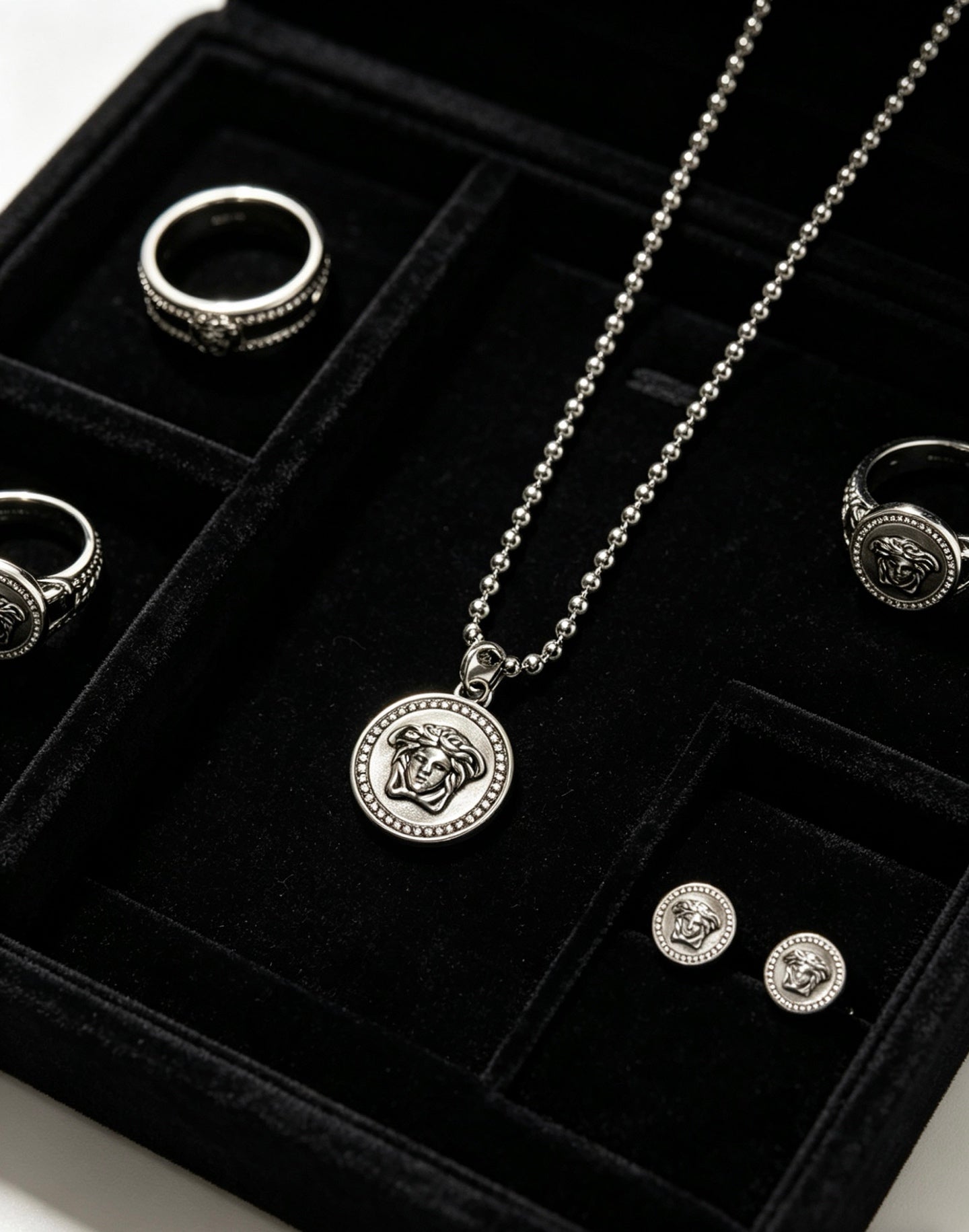Medusa Head Pendant Necklace in Antique Silver-Tone – 60 cm – Design 06 detail view