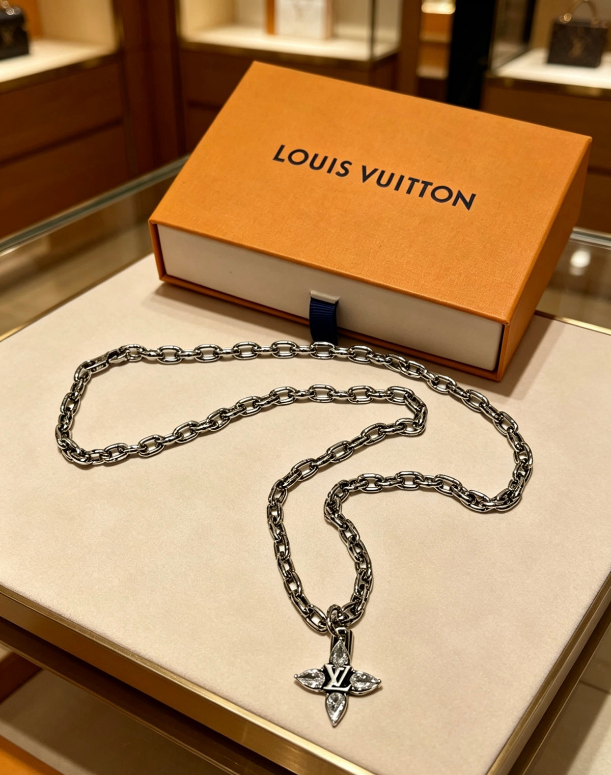 Chain Pendant Necklace in Silver-Tone – Design 030 main product view
