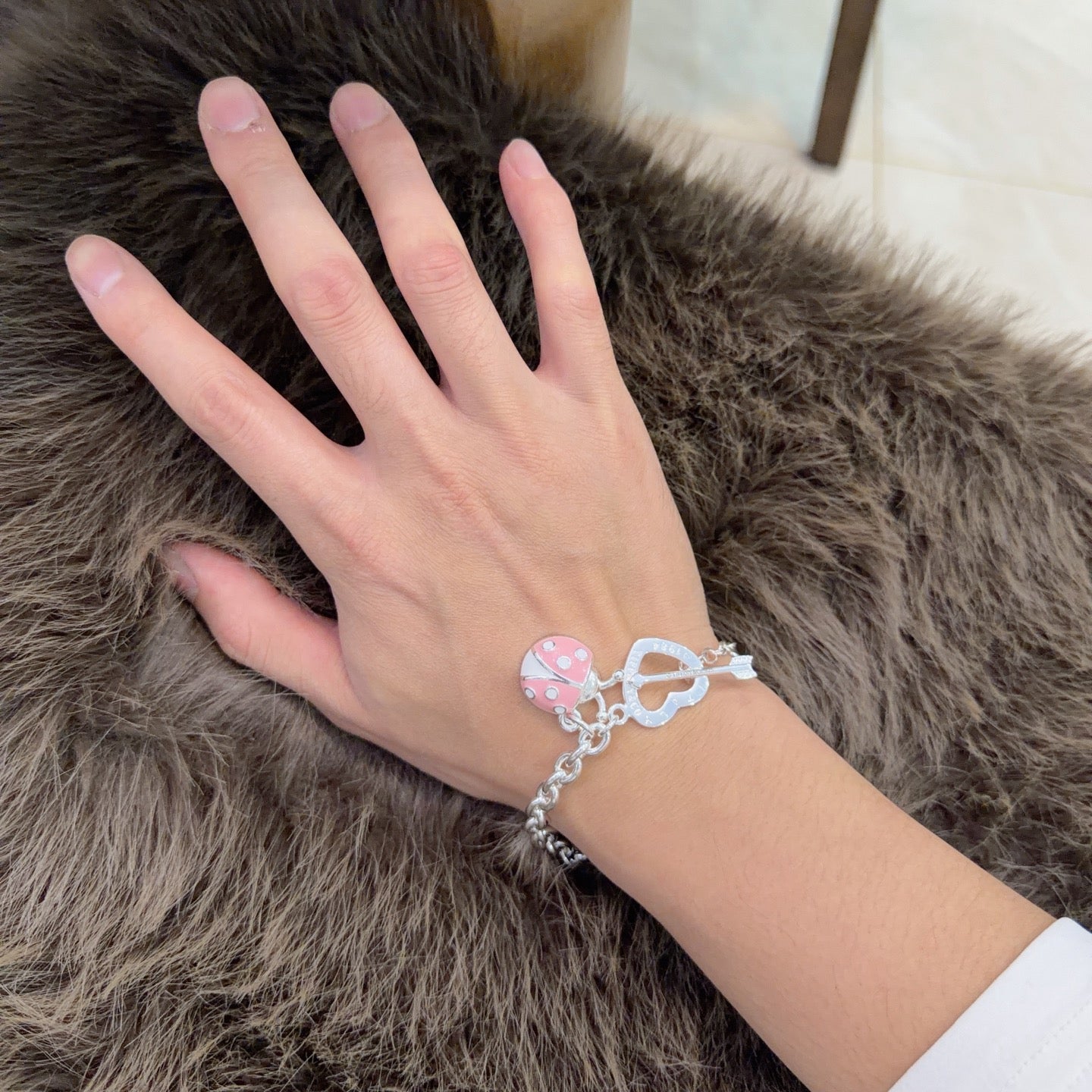 Signature Motif Bracelet in Silver-Tone – Vintage Detail – Design 72 side detail