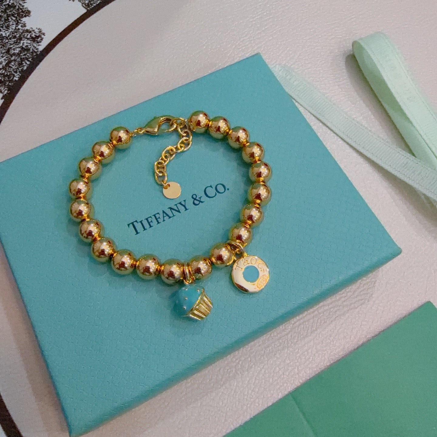 Signature Motif Bracelet in Silver-Tone – Vintage Detail – Design 71 side detail