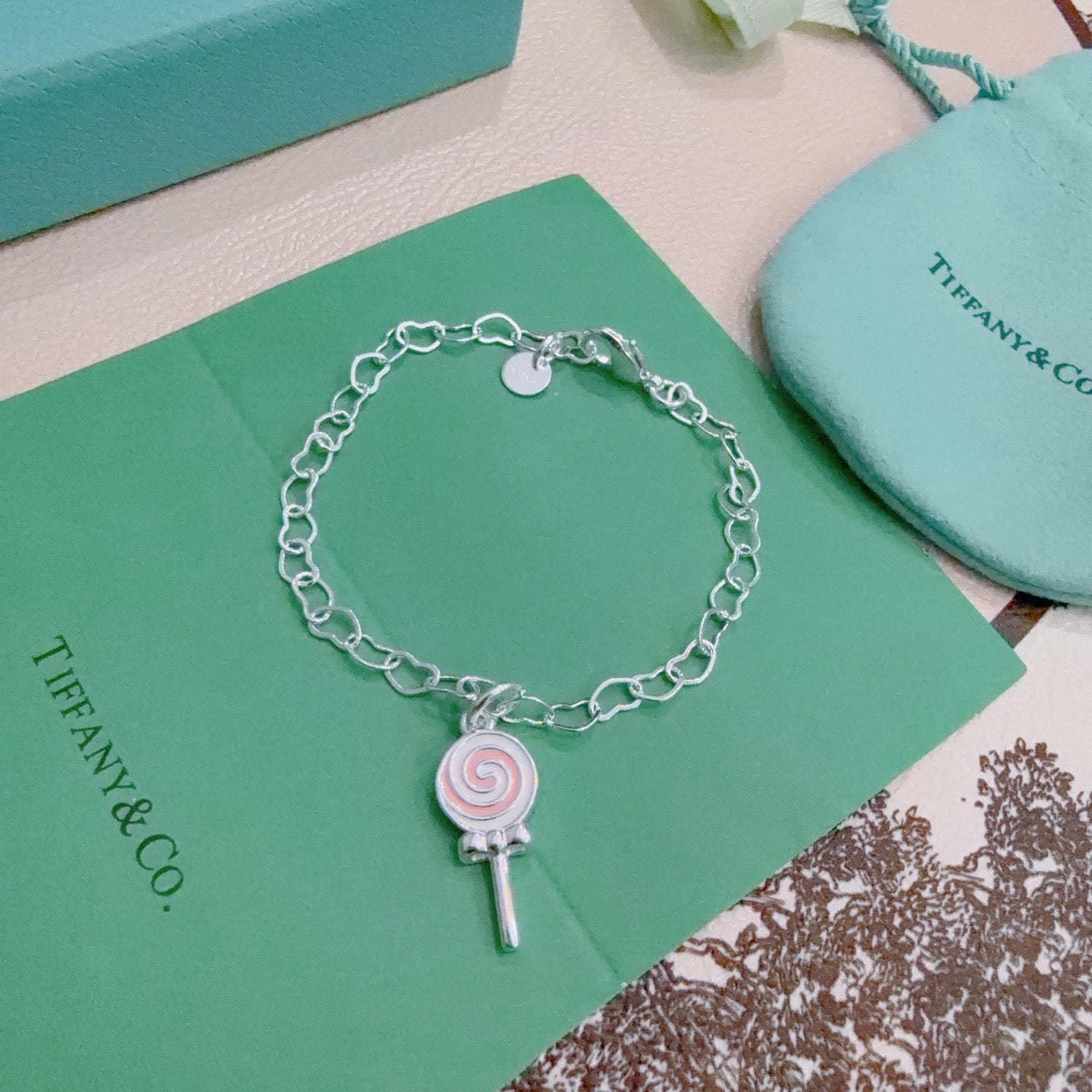 Signature Motif Bracelet in Silver-Tone – Vintage Detail – Design 66 close-up detail